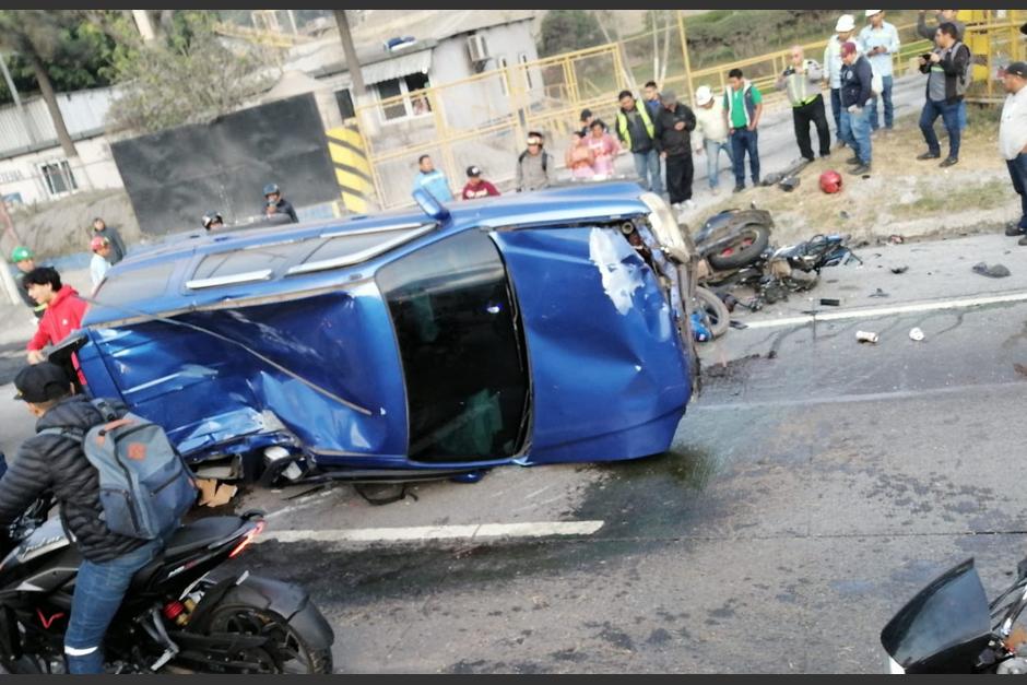 El auto quedó volcán en plena vía. (Foto: Cortesía)
