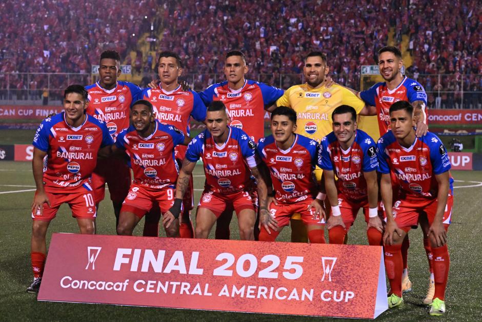 Xela no pudo quedarse con el título, a pesar de cerrar la final en territorio guatemalteco. (Foto: AFP)