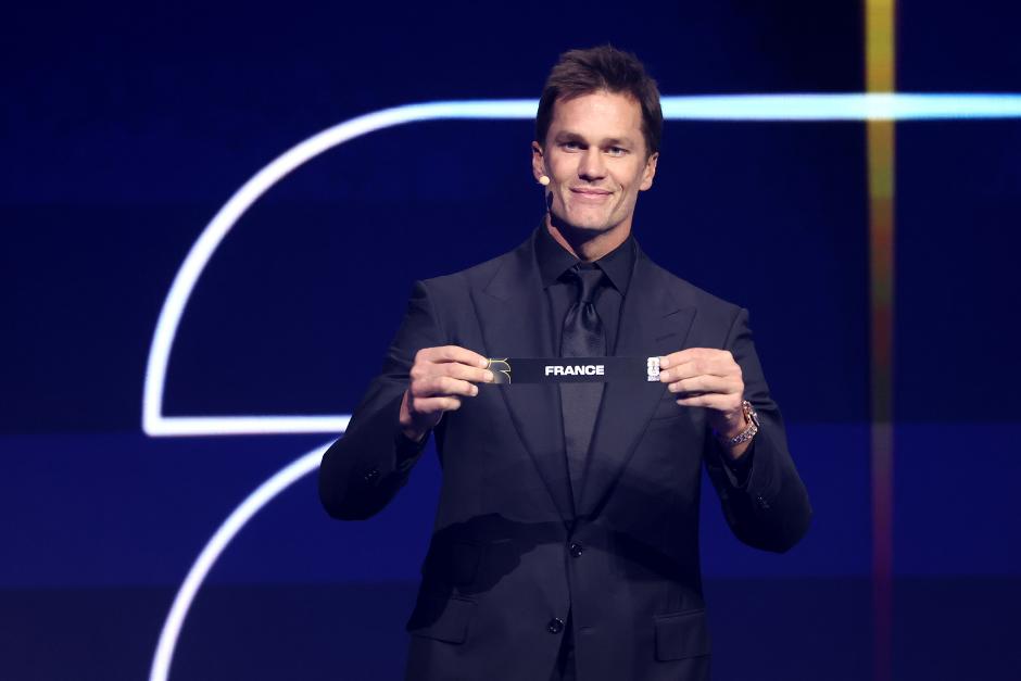 Tom Brady, leyenda de la NFL, sacó el papelito del dos veces campeón del mundo, Francia. (Foto: AFP)