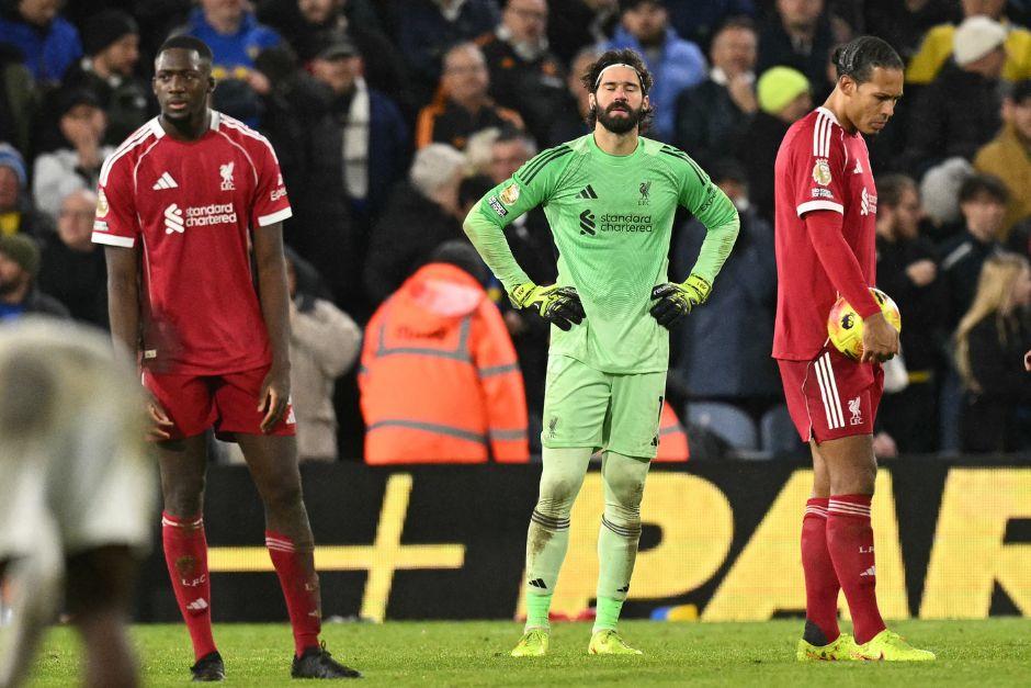Tristeza total en los reds luego de no poder sostener el resultado y conceder el empate contra el Leeds en el último suspiro. (Foto: AFP)