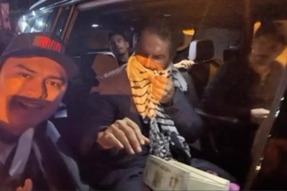 Un detalle personalizado para cerrar una noche emotiva. (Foto:&nbsp;Club de Fans Oficial Vivo Guatemala)