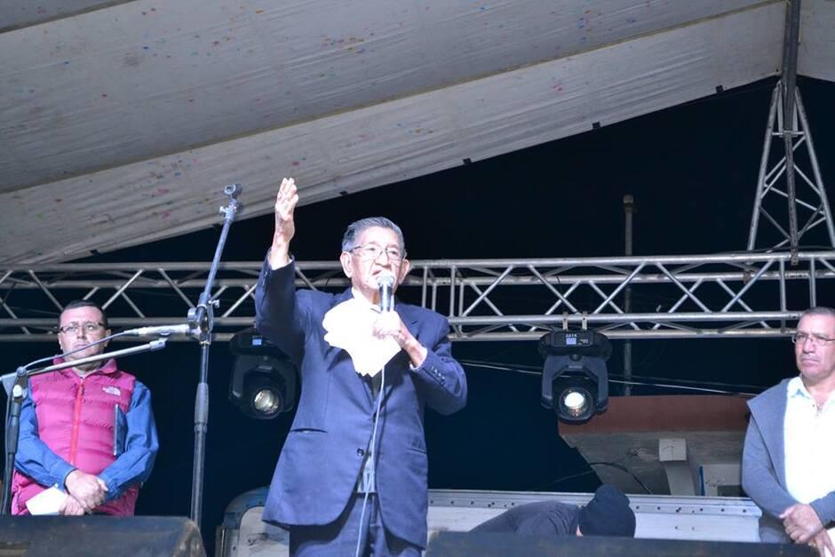 En un acto especial se realiz&oacute; un homenaje al profesor Ra&uacute;l Antonio Aguirre Aguilar, reconoci&eacute;ndole su labor como docente, poeta y escritor de origen aguablanquense. (Foto: Municipalidad de Agua Blanca)