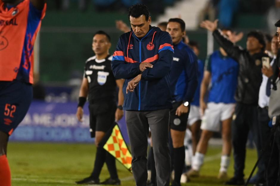El timonel escarlata se mostr&oacute; confiado de que su equipo va a remontar el pr&oacute;ximo s&aacute;bado en El Tr&eacute;bol. (Foto: Nuestro Diario)