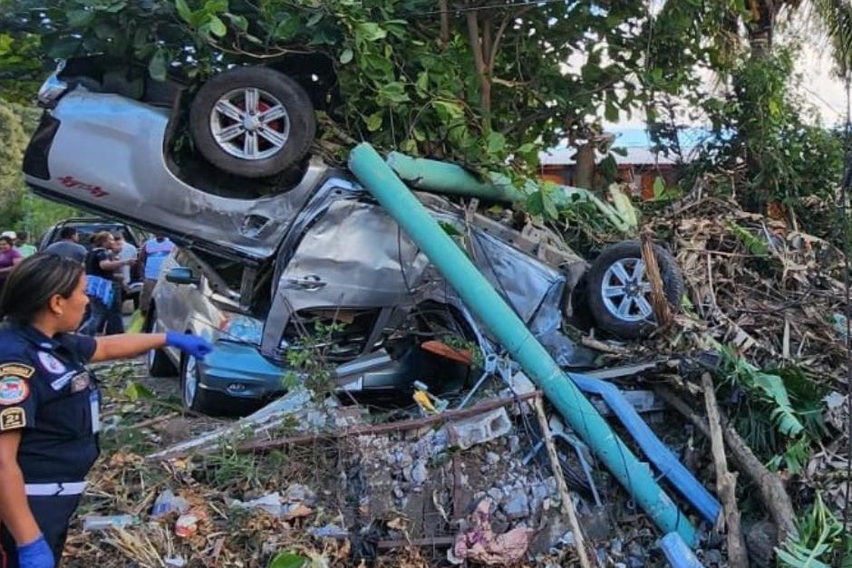 Un fuerte accidente de tr&aacute;nsito se registr&oacute; en el kil&oacute;metro 105 de ruta a El Salvador. (Foto: Bomberos Municipales Departamentales)