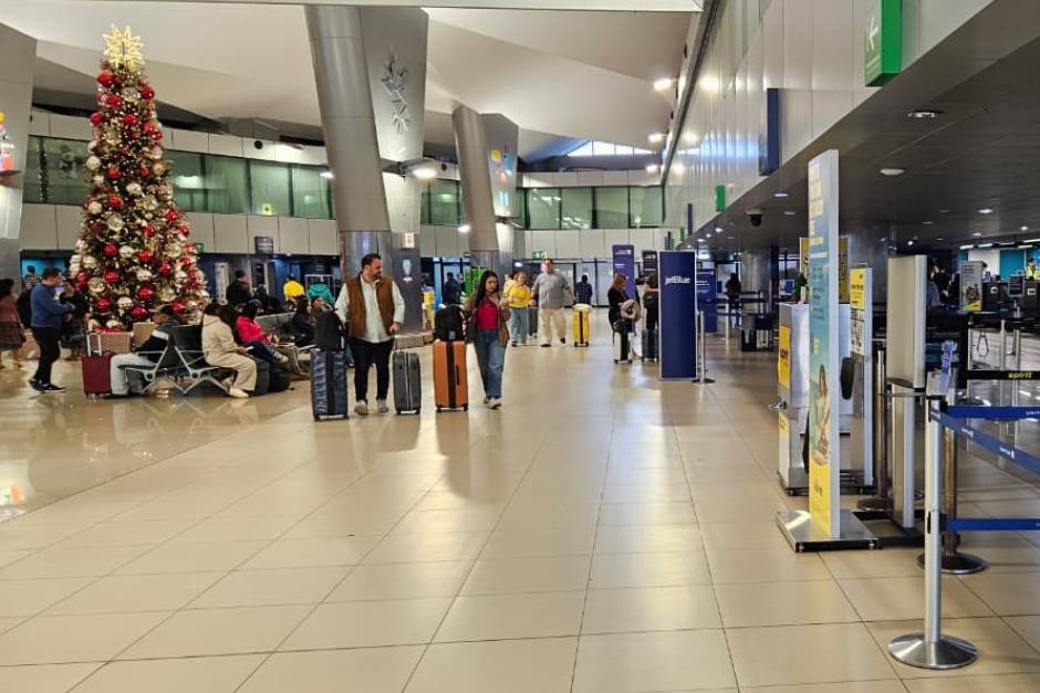 En un contexto t&iacute;pico de reencuentros familiares y viajes por las fiestas de fin de a&ntilde;o el aeropuerto se encuentra en el d&iacute;a con mayor afluencia del a&ntilde;o. (Foto: DGAC)