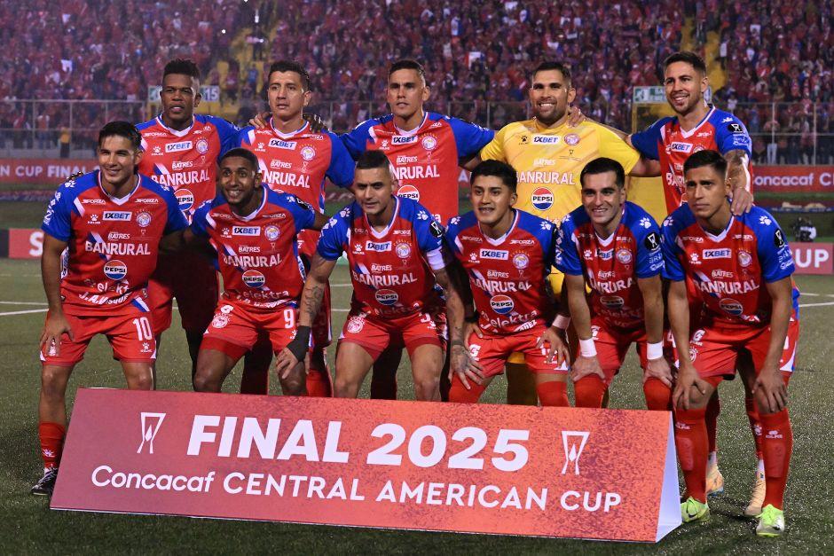 Los superchivos est&aacute;n por definir al entrenador que los dirigir&aacute; en la Ronda 1 de la Copa de Campeones 2026 de la Concacaf. (Foto: Pedro Mijangos)