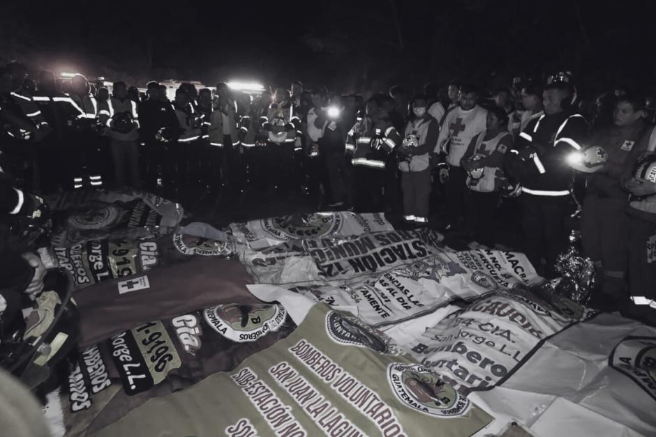 Los cuerpos de las v&iacute;ctimas mortales fueron rescatados por los bomberos. (Foto: Bomberos Voluntarios)