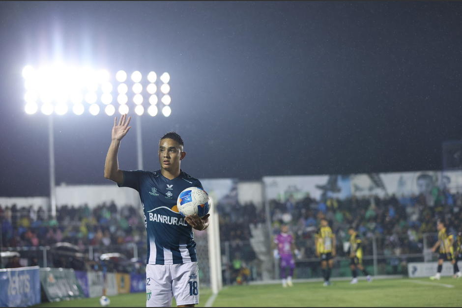 Santis fue clave para el triunfo panzaverde en el partido de ida. (Foto: Juan Mijangos / Nuestro Diario)&nbsp;