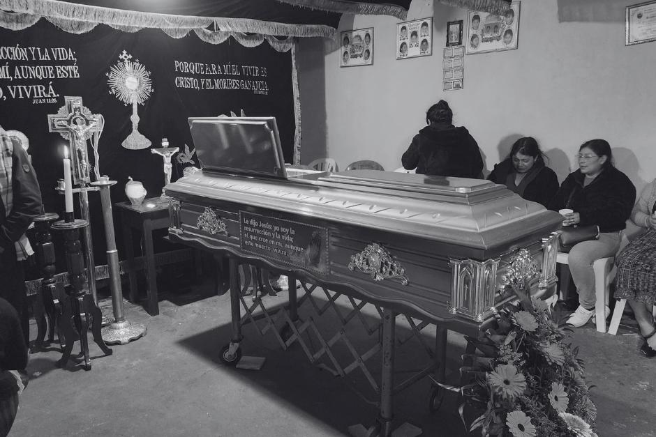 Velan a artesano fallecido en el accidente en el kil&oacute;metro 172