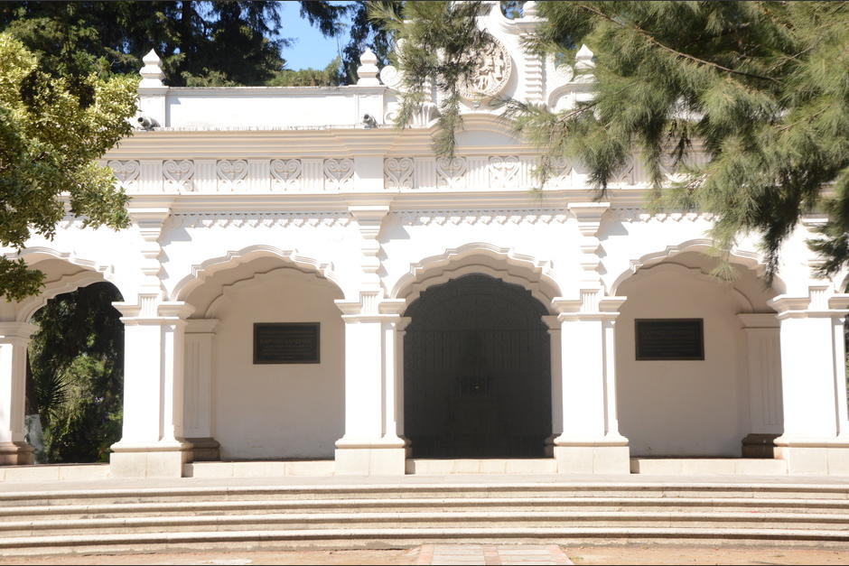 Los restos del poeta antig&uuml;e&ntilde;o se encuentran en el interior de este monumento, que lleva su nombre.&nbsp;(Foto: Archivo)