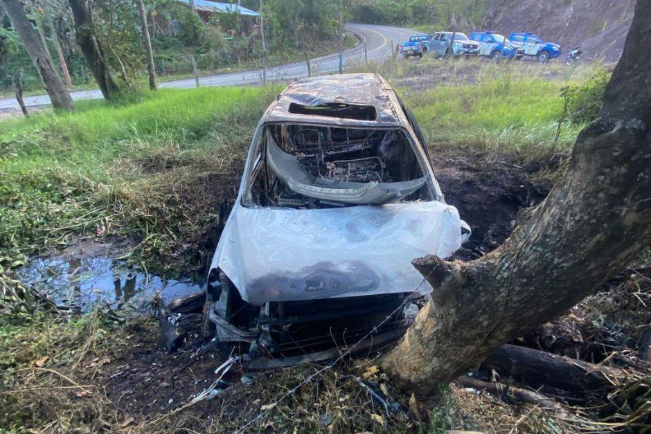 El veh&iacute;culo donde se conduc&iacute;a el hondure&ntilde;o qued&oacute; calcinado tras incendiarse al chocar con un &aacute;rbol. (Foto: Carlos Monroy/Colaborador)
