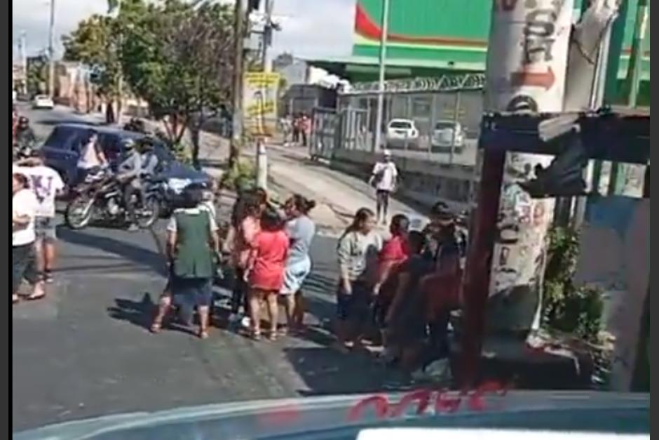 El paso en el sector est&aacute; bloqueado. (Foto: captura de video)