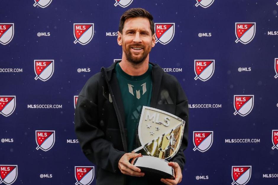 El 10 argentino levant&oacute; la copa MLS y consigui&oacute; el trofeo como Jugador M&aacute;s Valioso del torneo. (Foto: MLS)