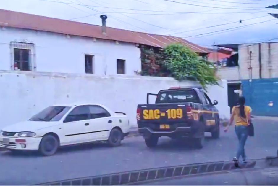 Un video captado por un conductor mostró la captura contra un hombre que asaltó a una mujer en San Miguel Dueñas, Sacatepéquez. (Foto: captura de pantalla)&nbsp;