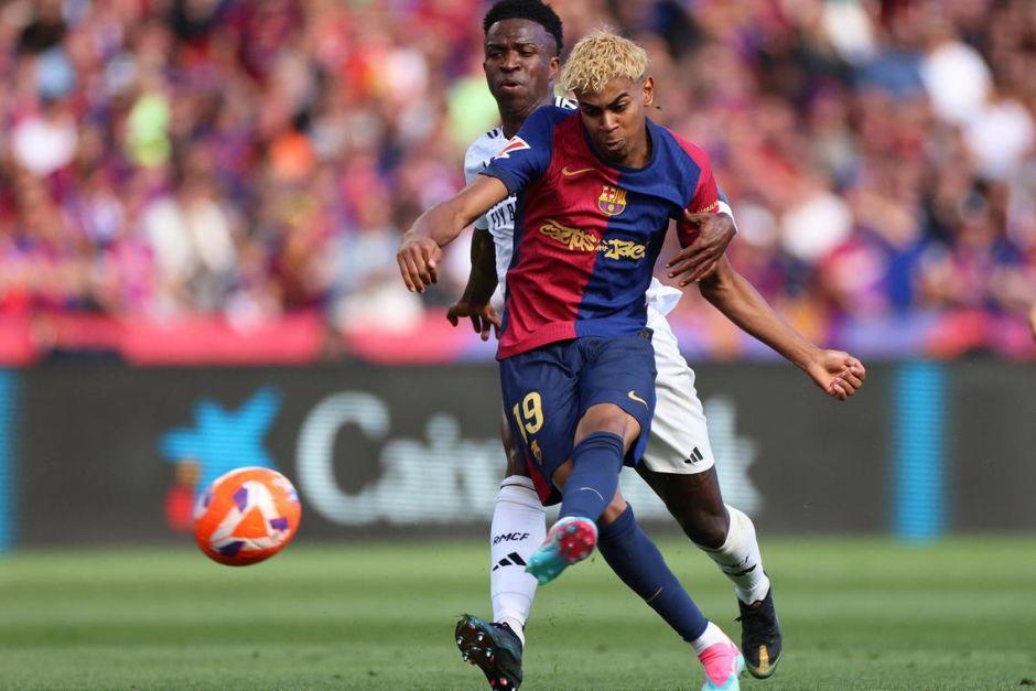 La temporada 2025-2026 traerá nuevos enfrentamientos entre culés y merengues, con la novedad del regreso del Camp Nou. (Foto: AFP)