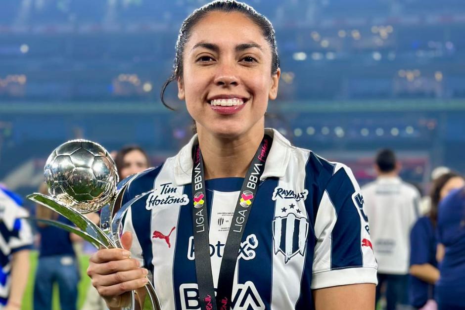 Con las Rayadas alcanzó dos títulos en la Liga MX Femenil.