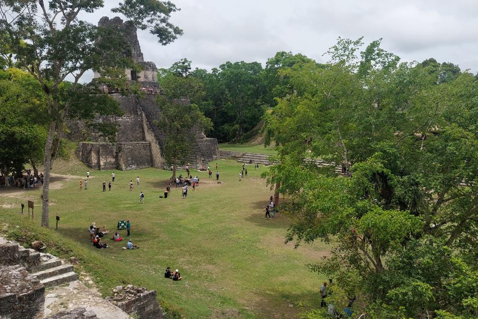 Una de las vistas desde lo más alto de las estructuras del sitio arqueológico Yaxhá, ubicado en Petén. (Foto: Dirlyn González/Colaboración)