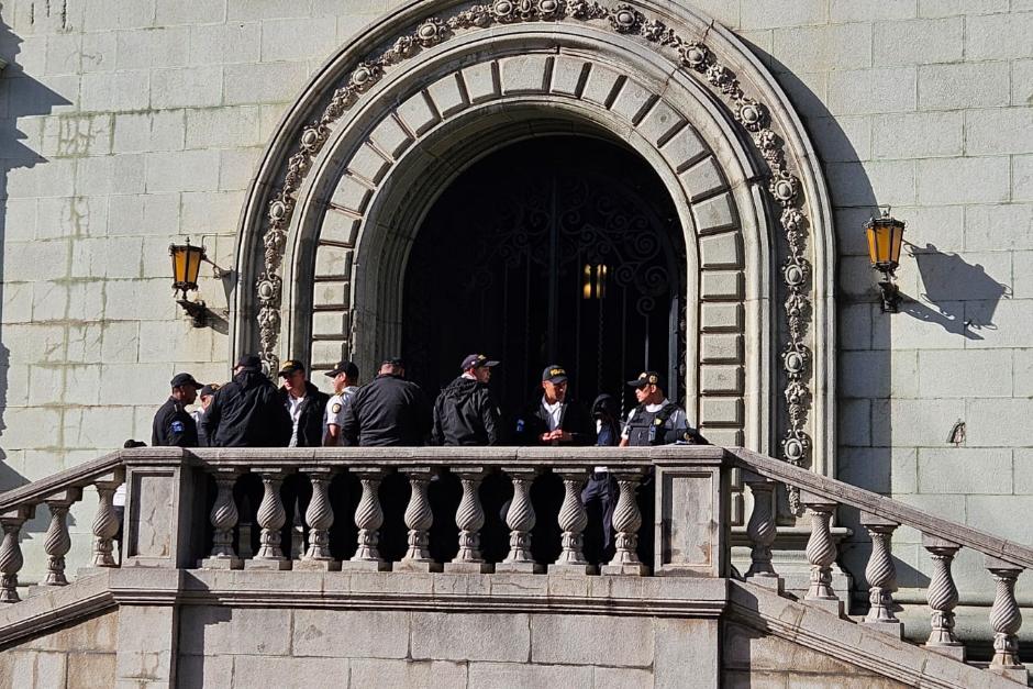 El desalojo de maestros se realizó la tarde del martes 15 julio y estuvo a cargo de la Policía Nacional Civil (PNC). Foto: Estuardo Paredes-Nuestro Diario)