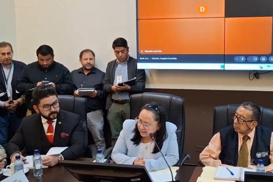 Viceministra de hospitales, María del Rosario Orozco, informó en el Congreso sobre los daños en el Hospital de Villa Nueva.(Foto: Wilder López/Soy502)