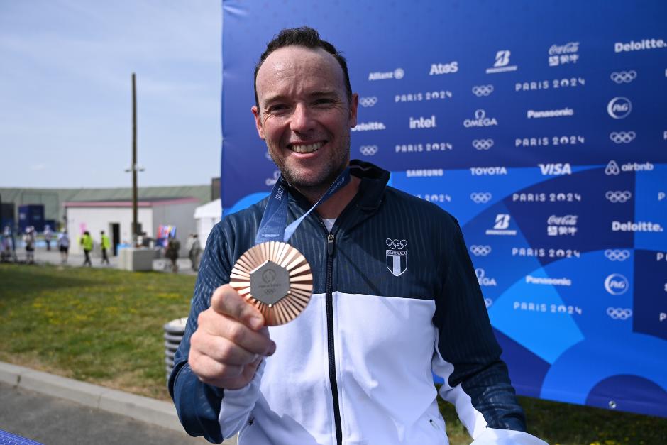 El tirador guatemalteco logró la segunda medalla de la historia para Guatemala, al ganar el bronce en París 2024.