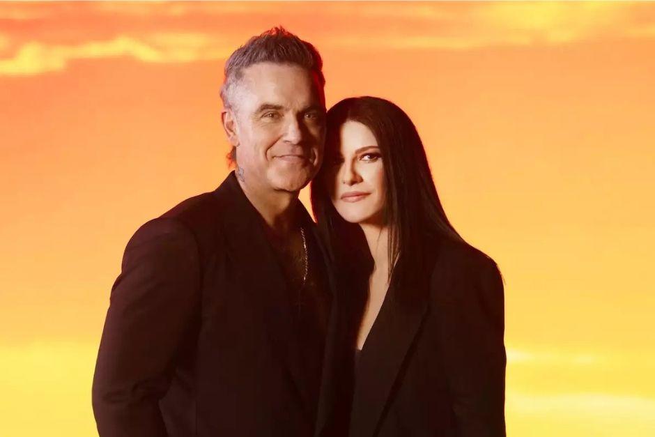 Laura Pausini y Robbie Williams unen sus voces en un himno que marcará la historia del fútbol. (Foto: Instagram)