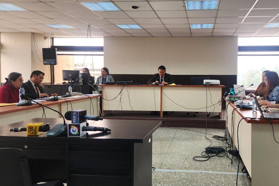 El juez Fredy Orellana ligó a proceso penal a Angelita Martínez por el delito de abuso de autoridad. (Foto: Dulce Rivera/Soy502)