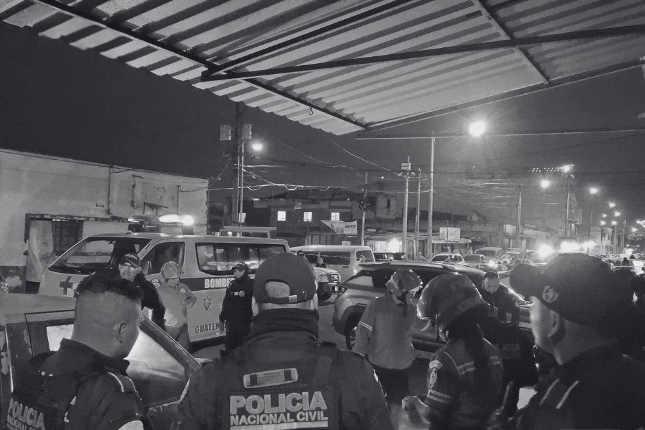 Un hombre fue asesinado en la colonia La Reformita, zona 12. (Foto: Bomberos Municipales)