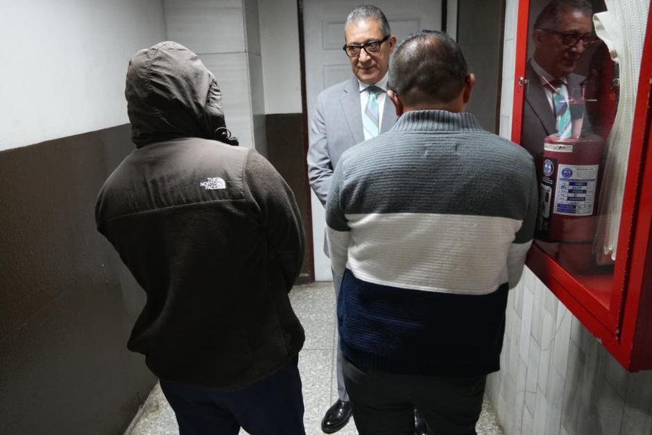 Jorge Eduardo Manuel Sis y Marvin Eduardo Mendoza Cholotio están acusados en el caso Uniformes. (Foto: Wilder López/Soy502)