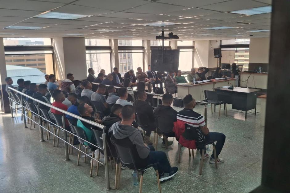 Guardias del Sistema Penitenciario enfrentan audiencia de primera declaración por la fuga de 20 pandilleros del Barrio 18. (Foto: Wilder López/Soy502)