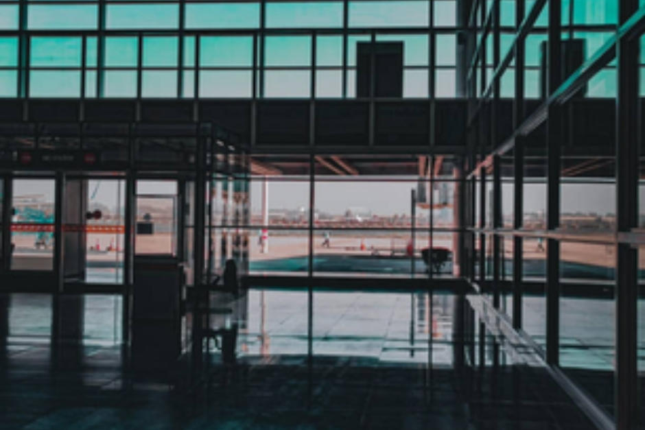 La amenaza de bomba generó retrasos en los vuelos de salida en el Aeropuerto Reagan, sumando nuevas complicaciones a la programación aérea en la capital estadounidense. (Foto ilustrativa: istock)