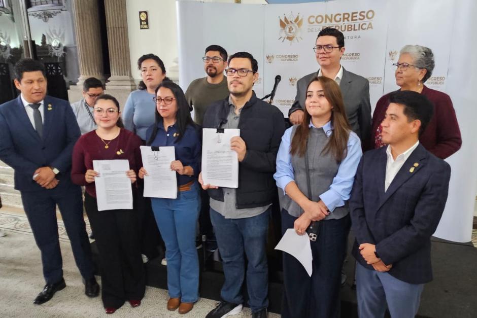 Los diputados electos por el Movimiento Semilla, (partido cancelado) presentaron una querella penal en contra de juez Fredy Orellana y fiscales de la FECI. (Foto: Estuardo Paredes/ Colaborador)