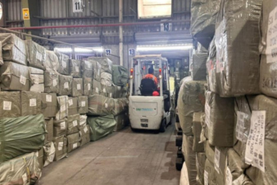 La mercancía presentaba señales de mercancía alterada y violación a los derechos de propiedad intelectual de marcas registradas.&nbsp;(Foto: SAT)&nbsp;