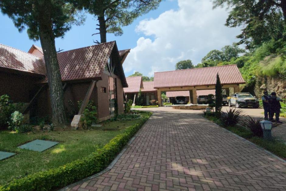 El MP allana la Finca El Nacimiento, vinculada a Alejandro Giammattei. (Foto: Jorge Sente/Colaborador)