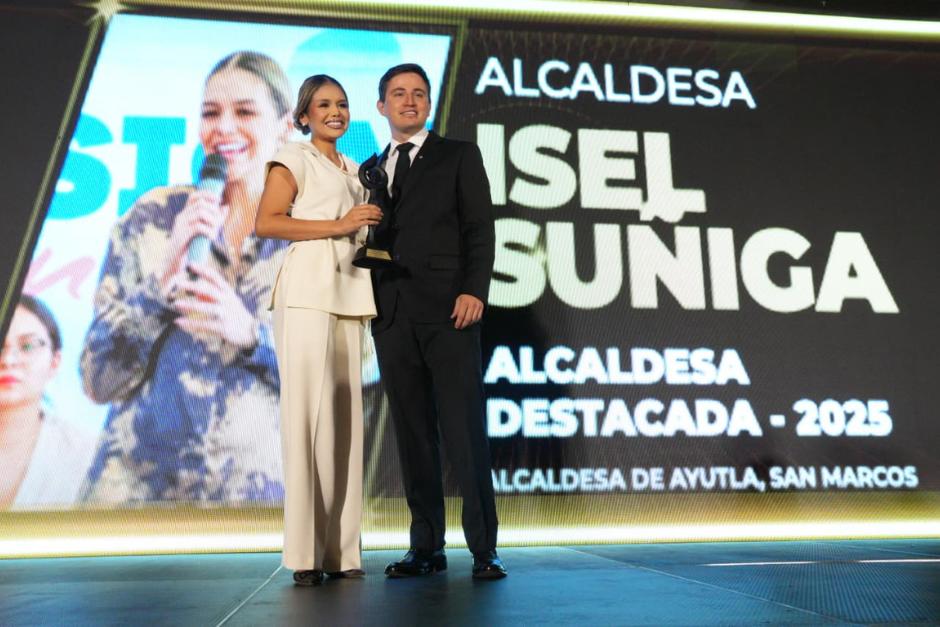 Así se realiza la premiación a los alcaldes 