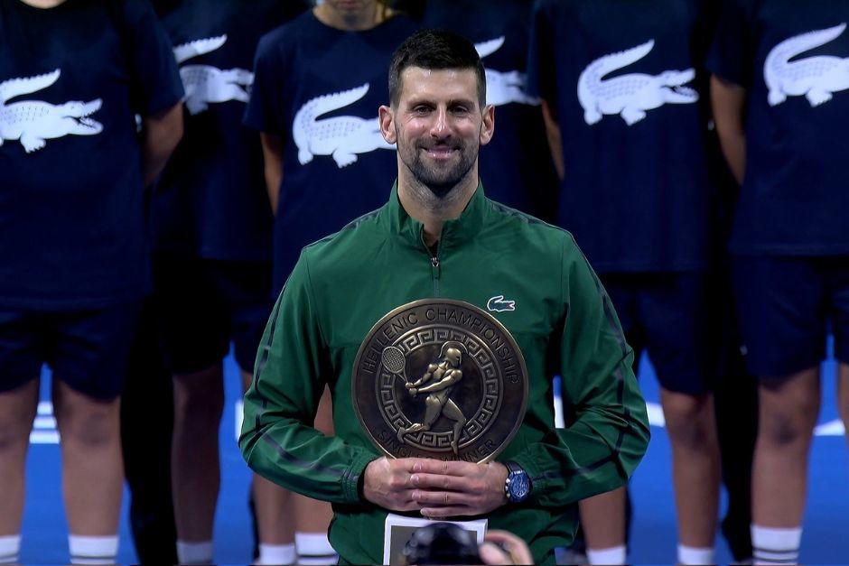 Novak Djokovic, ganador este sábado a los 38 años del ATP 250 de Atenas, renunció a participar en el Masters ATP por una lesión. El torneo reúne a los ocho mejores jugadores del año. (Foto: AFP)