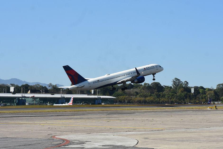 En Estados Unidos, un total de 40 aeropuertos han reducido sus operaciones por la FFA. (Foto: Nuestro Diario)