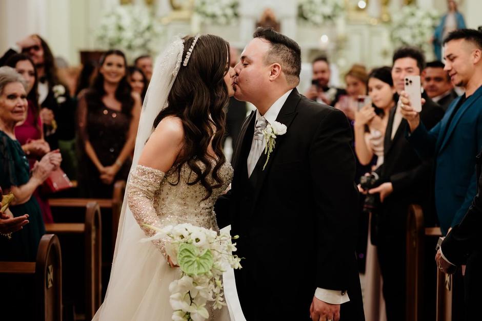 La pareja vivió una ceremonia llena de amor, música y emociones. (Foto: Instagram)