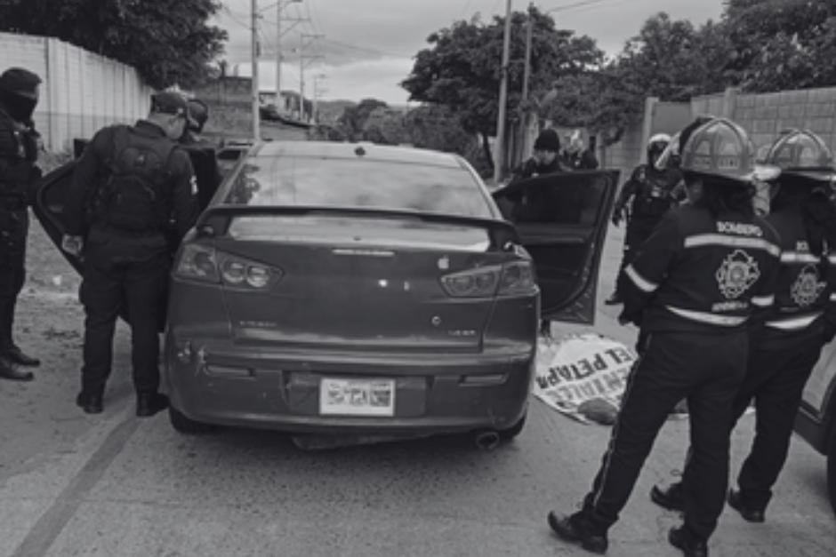 &nbsp;La víctima se encontraba a bordo de un vehículo cuando fue atacada con arma de fuego por su acompañante. (Foto: PMT Villa Nueva)&nbsp;