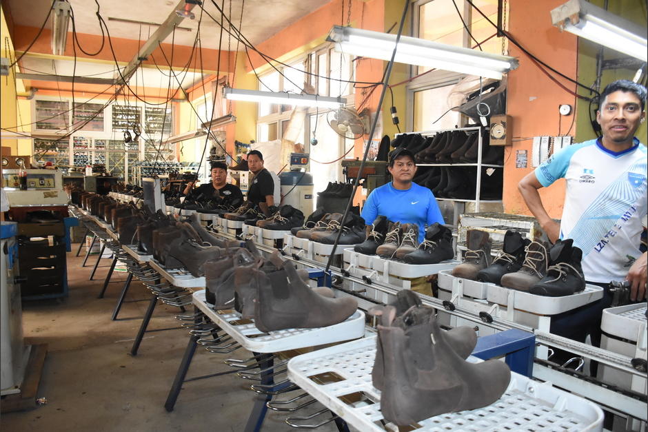 En Calzado Cifuentes se dedican a realizar zapatos de calidad que acompañan a los quetzaltecos en cada paso. (Foto: Erick Colop/Colaborador)