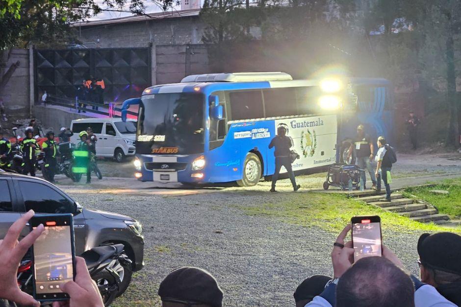 La Selección de Guatemala ya ha llegó al estadio de El Trébol. (Foto: Estuardo Paredes/Soy502)