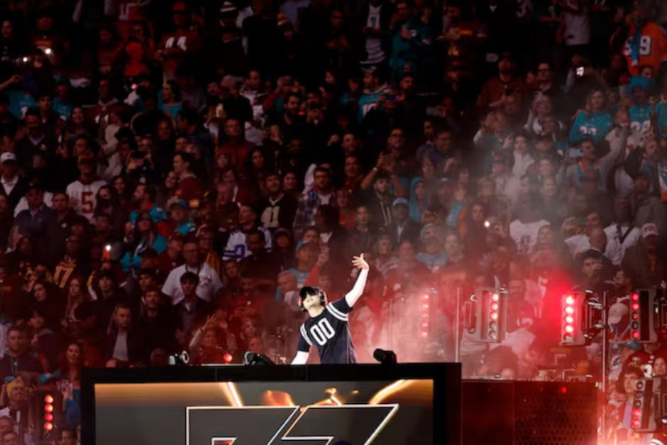 Bizarrap y Daddy Yankee sorprendieron en el Halftime Show del NFL Game Madrid. (Foto: AS)