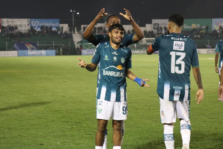 Kevin Macareño fue la figura de los coloniales al convertir un doblete. (Foto: Renato Melgar / Nuestro Diario)