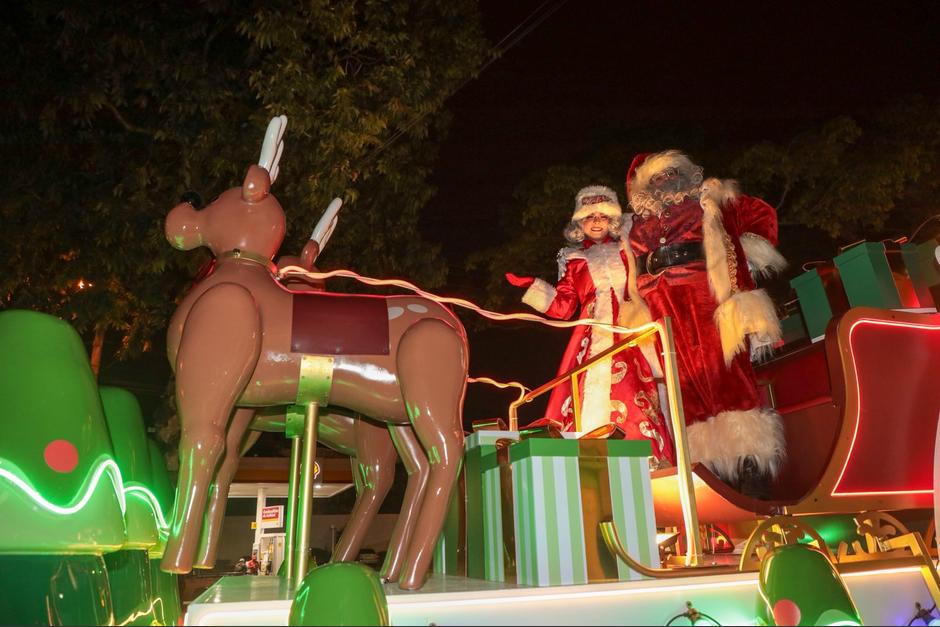 El Desfile Navideño transitó las calles de la zona 18 esta noche. (Foto: Oscar Rivas/Colaborador)