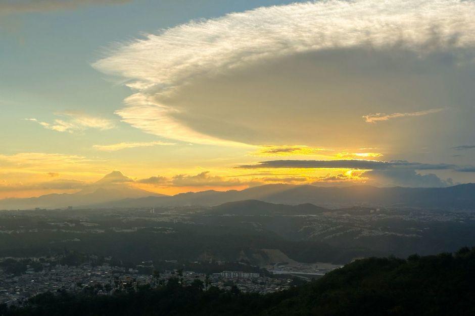 Así se ha visto el atardecer desde El Mirador de Chinautla. (Foto: Oscar Rivas/Colaborador)