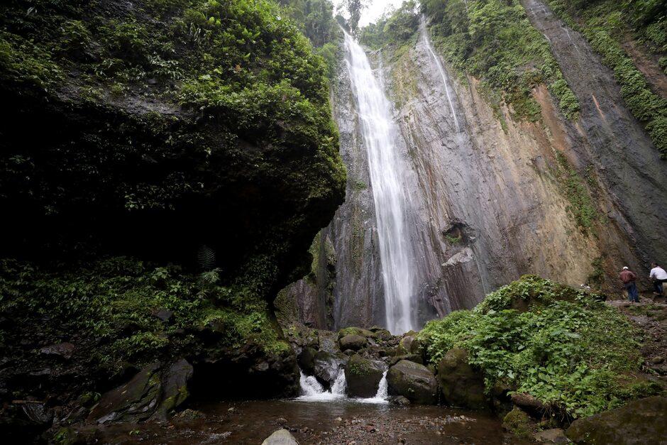 La caída de agua es impresionando y la mayoría de visitantes se llevan un recuerdo del lugar.&nbsp;(Foto: Cortesía AGN)