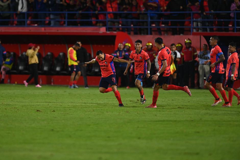 César Archila marcó el agónico gol con el que Municipal derrotó a Antigua en el estadio El Trébol.&nbsp;
