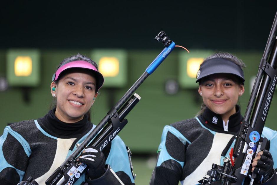 Gloria Rivas&nbsp;y&nbsp;Polymaría Velásquez lograron poner la bandera de Guatemala en lo más alto al colgarse el oro y la plata en el evento individual. (Foto: Delegado ACD)