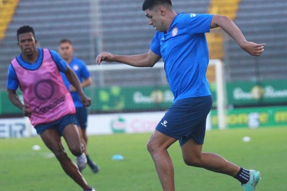 Los chivos entrenaron este lunes en el estadio Ricardo Saprissa. (Foto: Xelajú)