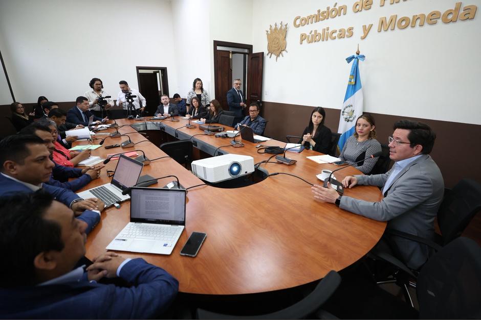 La Comisión de Finanzas del Congreso se prepara para firmar el dictamen del presupuesto del próximo año. (Foto: Congreso / Soy502)