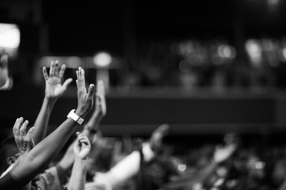 Una mujer vendió varios boletos para el concierto de Ricardo Arjona, pero estos eran falsos. (Foto: Ilustrativa generada por Gemini)